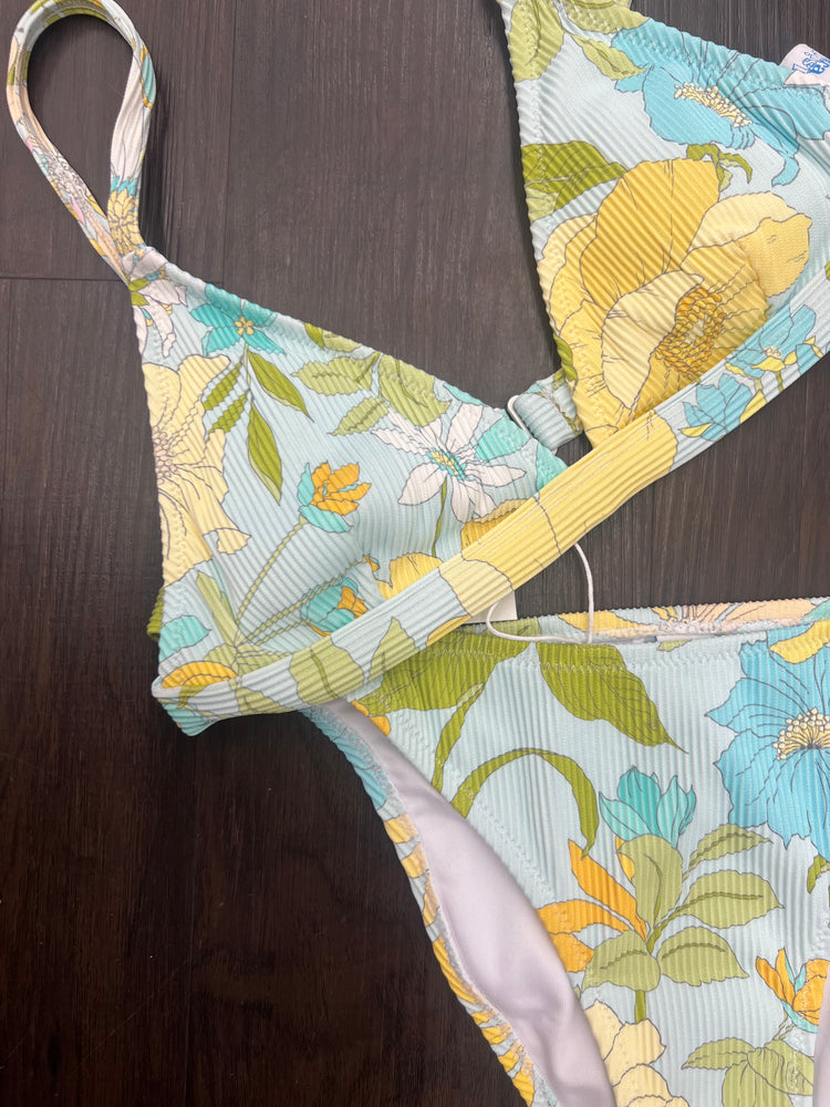 
            
                Load image into Gallery viewer, POOLSIDE PARADISO Palm Springs bralette tri bikini top-Sunflower
            
        