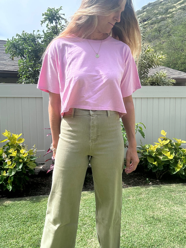 
            
                Load image into Gallery viewer, It Girl cropped tee
            
        