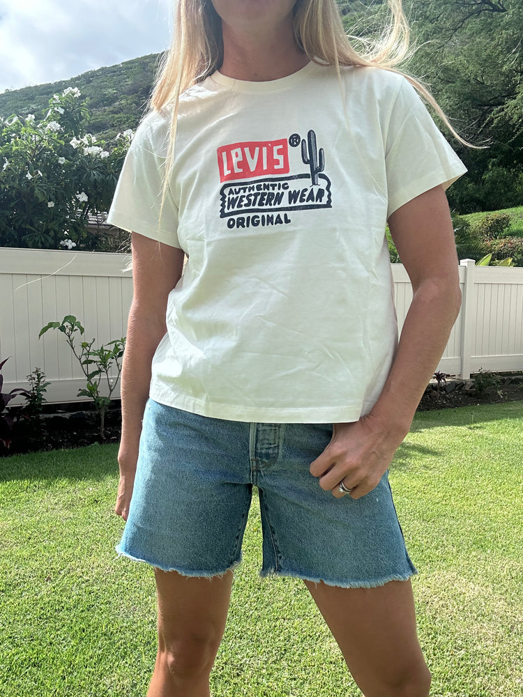 
            
                Load image into Gallery viewer, LEVI&amp;#39;S cropped tee
            
        
