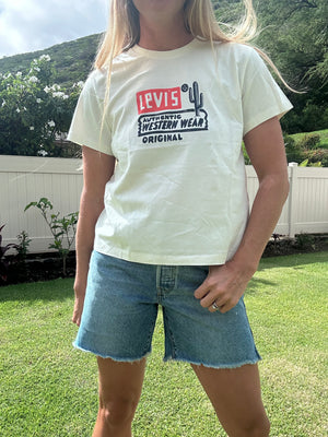 
            
                Load image into Gallery viewer, LEVI&amp;#39;S cropped tee
            
        