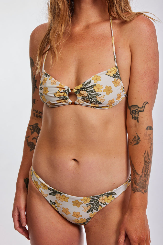 
            
                Load image into Gallery viewer, BENOA Hina bikini bottom-Puakenikeni
            
        