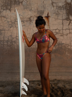 
            
                Load image into Gallery viewer, MAKENA Paia bikini top-Plumeria
            
        