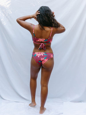 
            
                Load image into Gallery viewer, MAKENA Lala bikini top-Plumeria
            
        