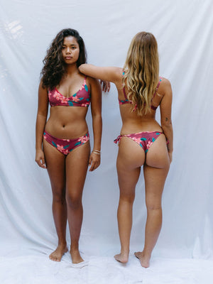 
            
                Load image into Gallery viewer, MAKENA Cali bikini bottom-Plumeria
            
        