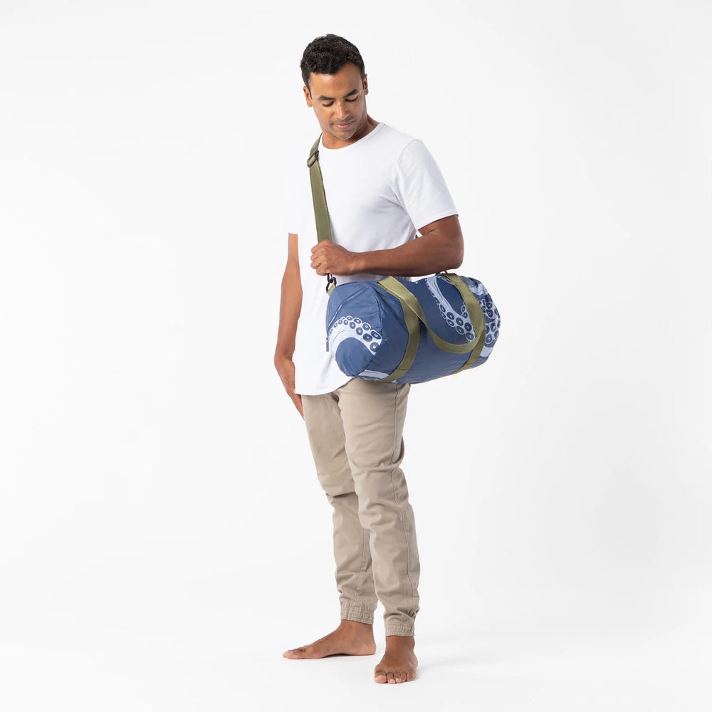 
            
                Load image into Gallery viewer, ALOHA COLLECTION He&amp;#39;e duffle bag
            
        