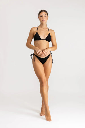 
            
                Load image into Gallery viewer, RHYTHM Wave Break Slide Tri bikini top-Black
            
        