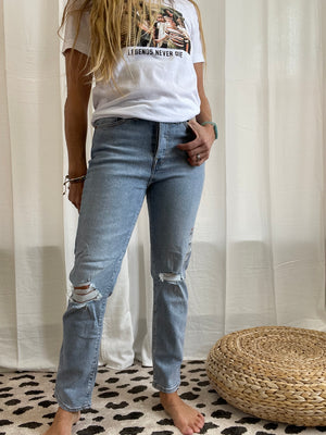 
            
                Load image into Gallery viewer, LEVI&amp;#39;S 501 Crop jeans
            
        